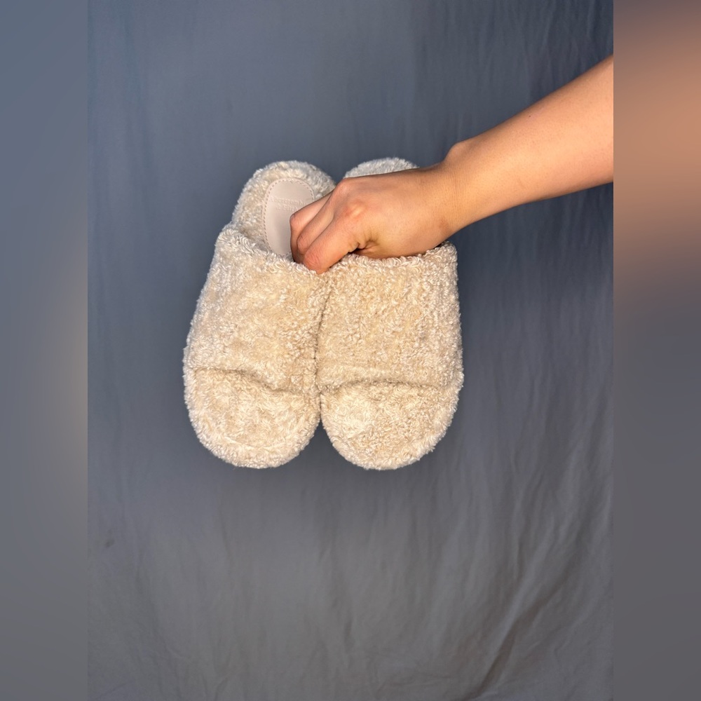 Abercrombie & Fitch Sherpa Slippers